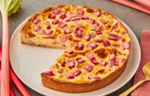Lire la suite à propos de l’article Rhabarberkuchen – tarte à la rhubarbe (Margot)