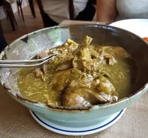 Lire la suite à propos de l’article Chevreau à l&rsquo;oseille et avgo-lemono (Grèce)