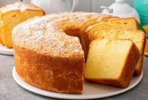 Lire la suite à propos de l’article Eierlikör Kuchen (Souabe, Margot)