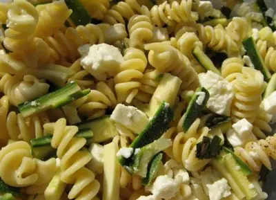 You are currently viewing Salade de pâtes aux courgettes