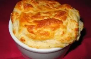 Lire la suite à propos de l’article Soufflé au chèvre frais (Mamie de Royan)