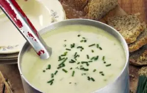 Lire la suite à propos de l’article Soupe à l&rsquo;oseille ukrainienne (Natalia)