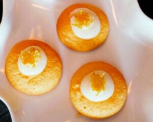Lire la suite à propos de l’article Biscuits de Noël Zitronen-Sandhäufchen (Margot)