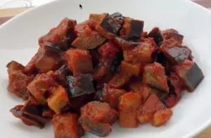 Lire la suite à propos de l’article Aubergines au four à la tomate – Grèce, chef Roulis – 1982