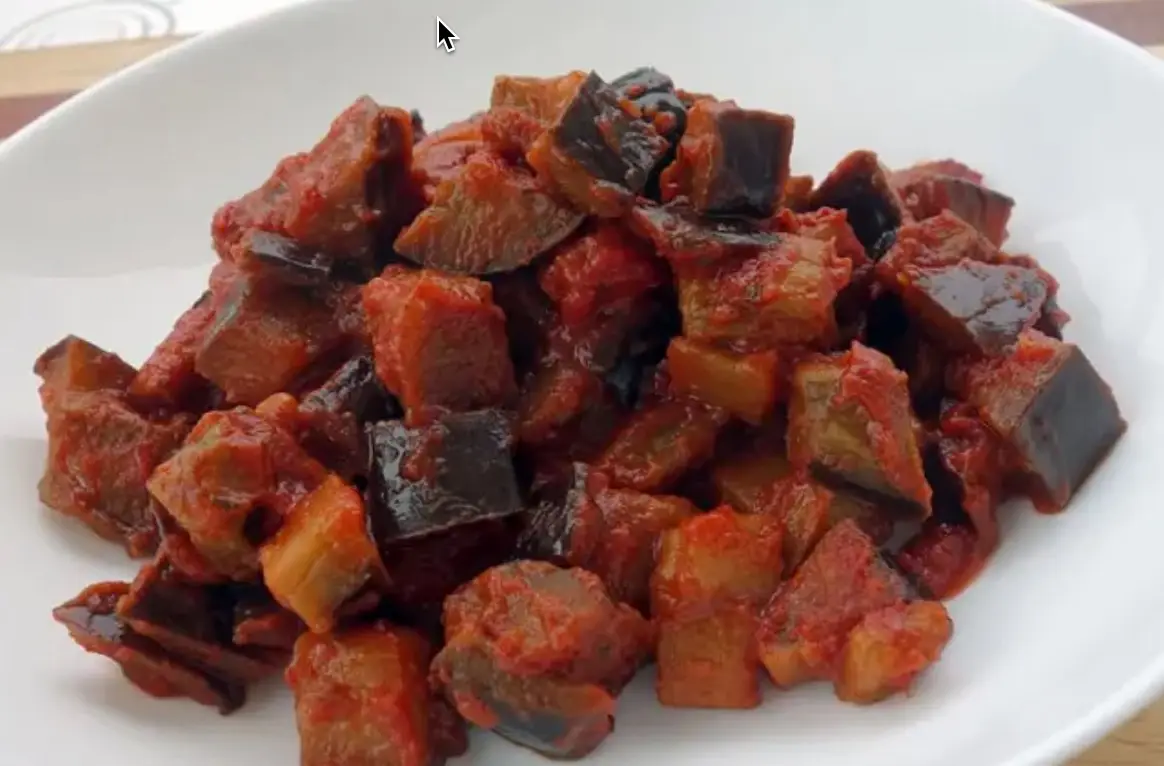 You are currently viewing Aubergines au four à la tomate – Grèce, chef Roulis – 1982