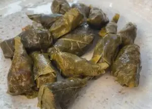 Lire la suite à propos de l’article Dolmadakia – Grèce – Feuilles de vigne farcies