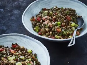Lire la suite à propos de l’article Salade de lentilles à la grecque – Grèce, chef Roulis – 1982