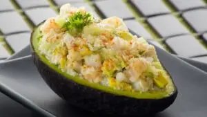 Lire la suite à propos de l’article Avocats au crabe (Simone)