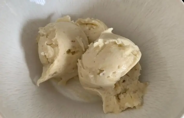 You are currently viewing Sorbet à la banane (mamie de Royan)