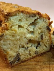 Lire la suite à propos de l’article Cake « roquefort et noix » (Sylvie)