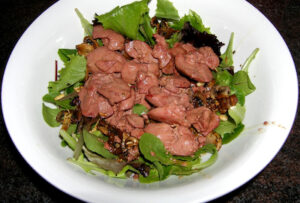 Lire la suite à propos de l’article Salade au foie de volaille tièdes