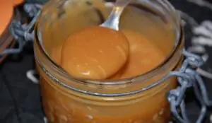 Lire la suite à propos de l’article Crème de caramel (mamie de Royan)