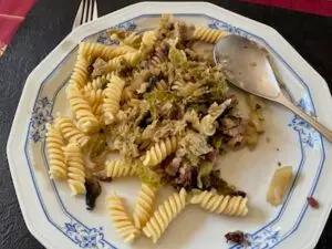 Lire la suite à propos de l’article Choux braisé et champignons aux lardons