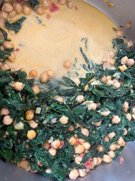 You are currently viewing Curry crèmeux pois chiches épinards