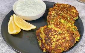 Lire la suite à propos de l’article Kolokithokeftedes (beignets de courgettes) – Grèce
